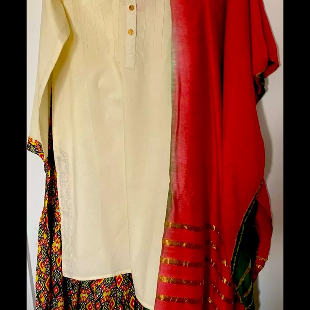 3 piece- shirt gharara dupatta- branded by Rang ja. Brand new.